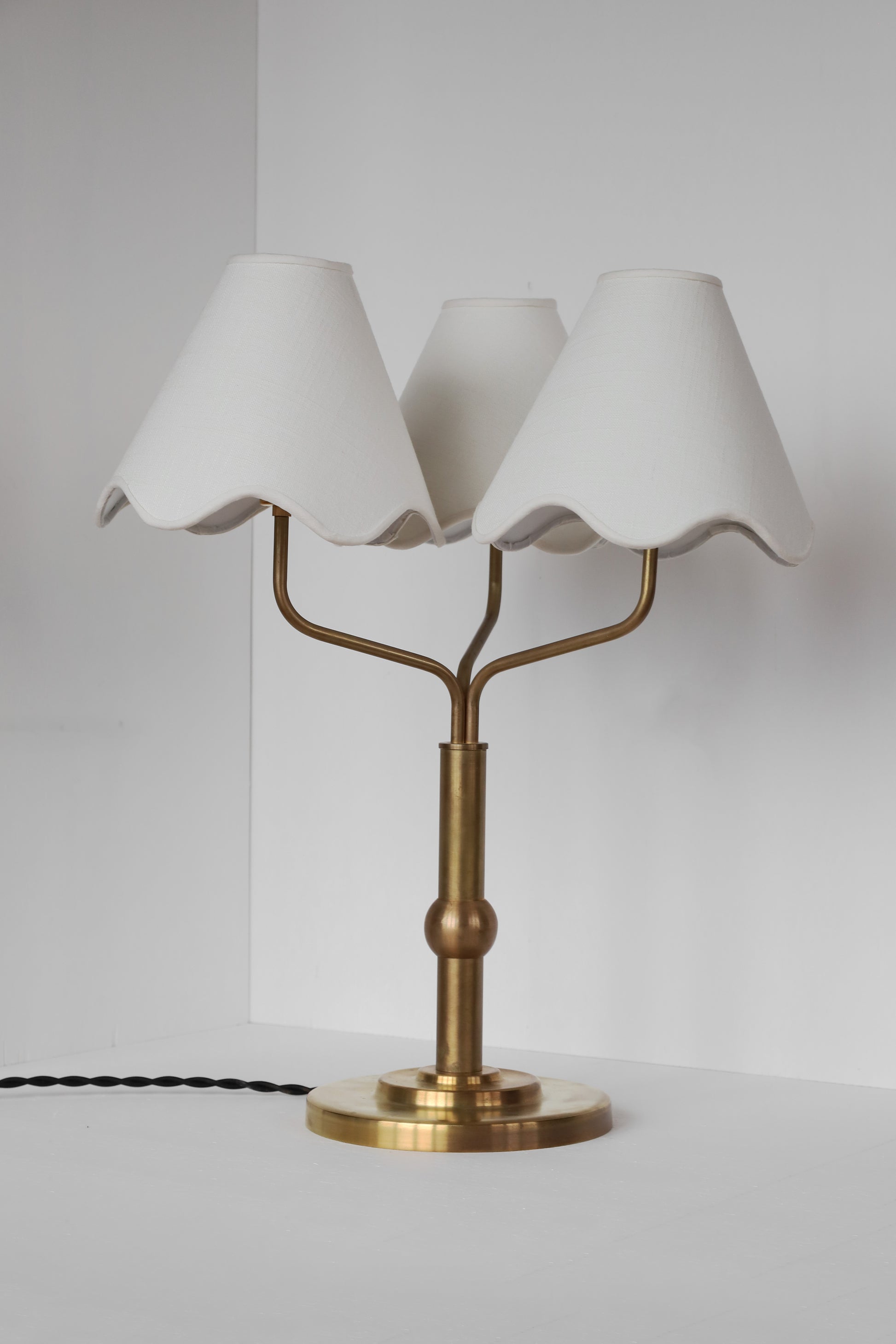 Rosie table lamp in linen -linen